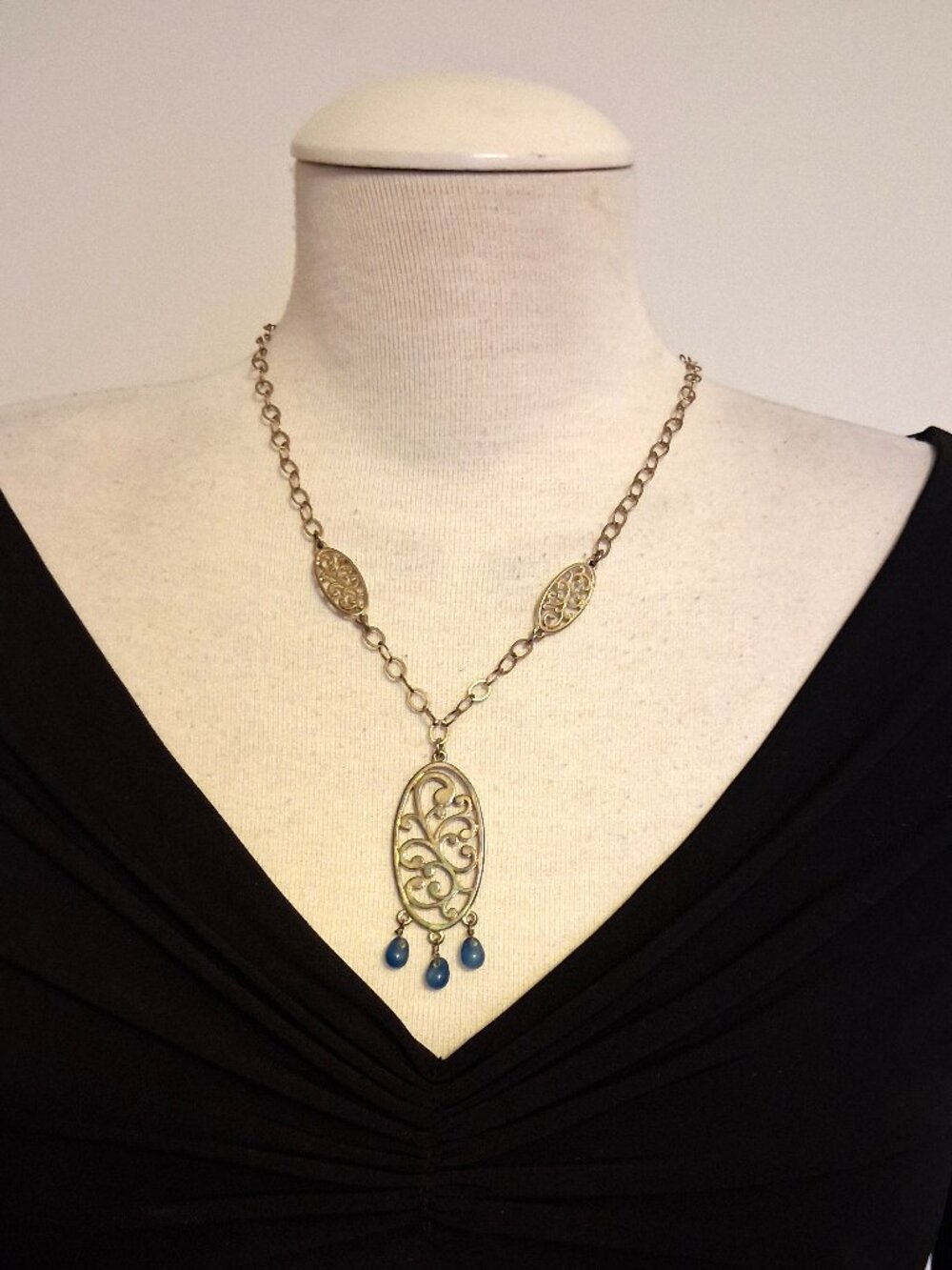 Mexx Vintage Oval Artistic Pendant Contemporary Edge Gold-Plated VTG Necklace